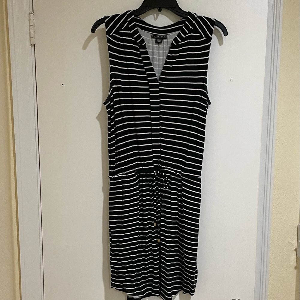 NWT Cute and comfortable, black and white striped casual dress. Size Medium.